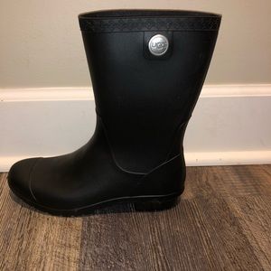 Women’s size 7 UGG rain boots.